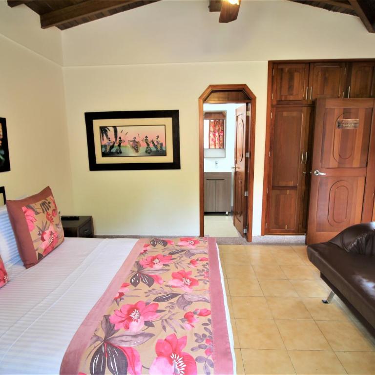 Casa Campestre con piscina privada a 8 minutos de Ukumari - Villa with Private Pool - 37