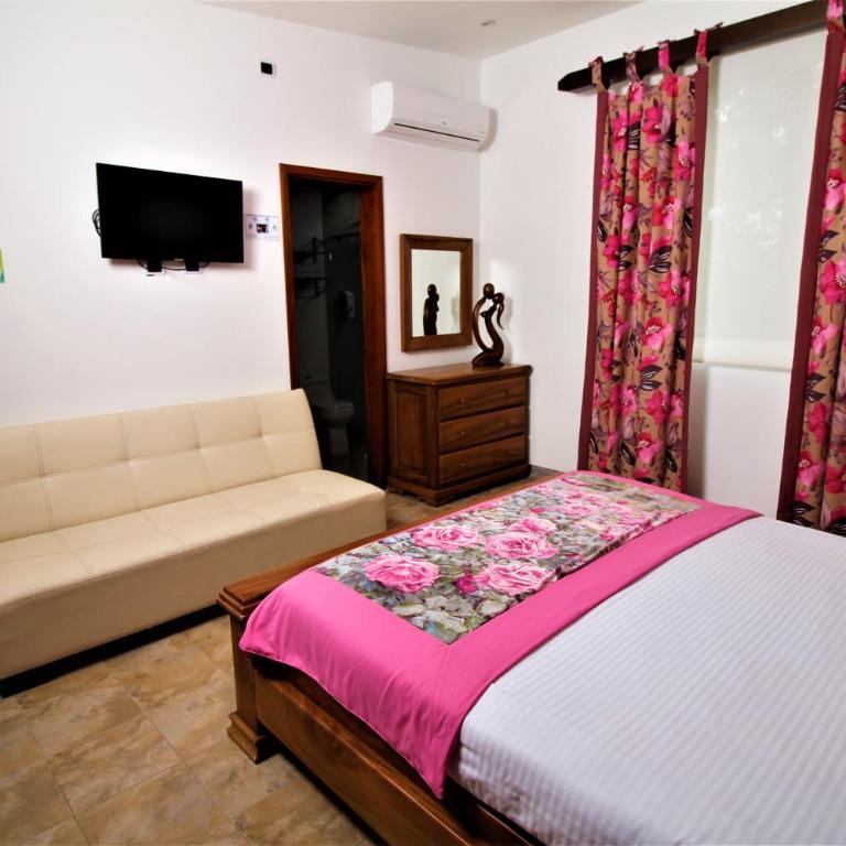 Casa Campestre con piscina privada a 8 minutos de Ukumari - Villa with Private Pool - 56