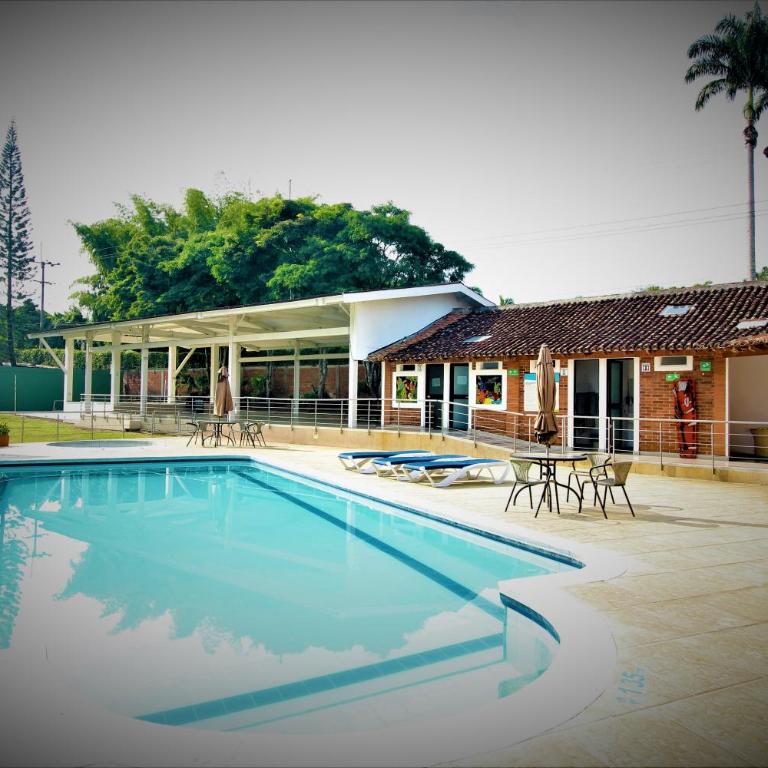 Casa Campestre con piscina privada a 8 minutos de Ukumari - Villa with Private Pool - 1