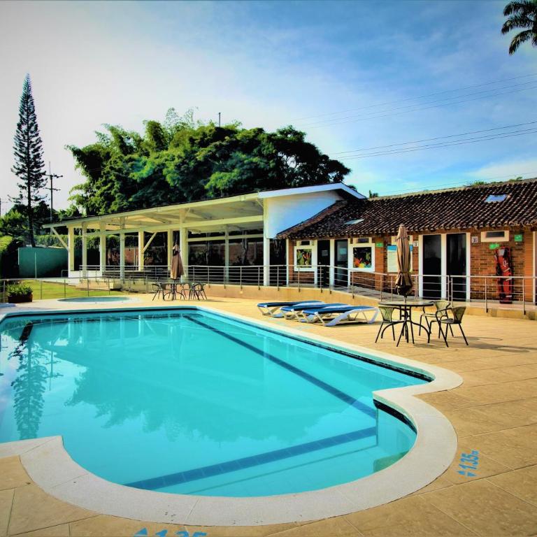 Casa Campestre con piscina privada a 8 minutos de Ukumari - Villa with Private Pool - 77