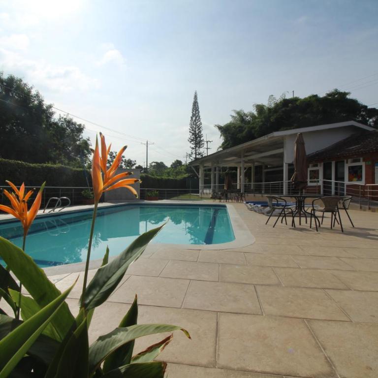 Casa Campestre con piscina privada a 8 minutos de Ukumari - Villa with Private Pool - 78