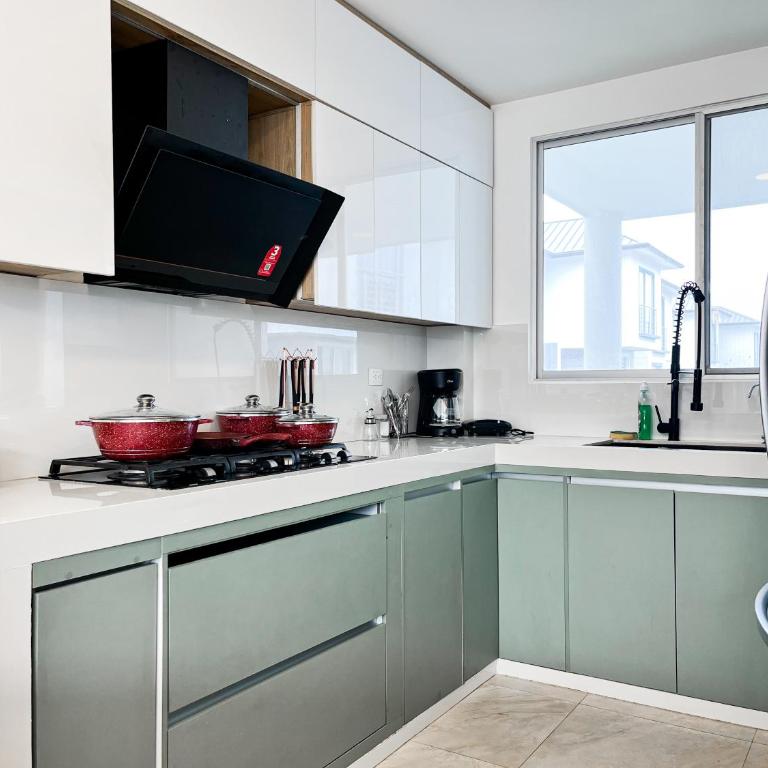 Casa Moderna con Piscina Gym Canchas - Villa de 3 dormitorios - 85