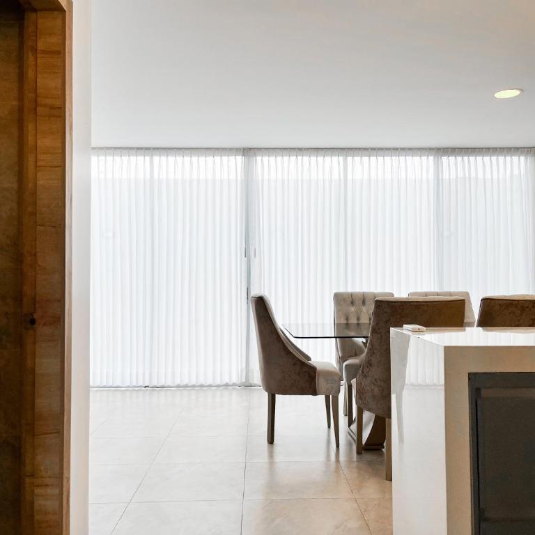 Casa Moderna con Piscina Gym Canchas - Villa de 3 dormitorios - 77