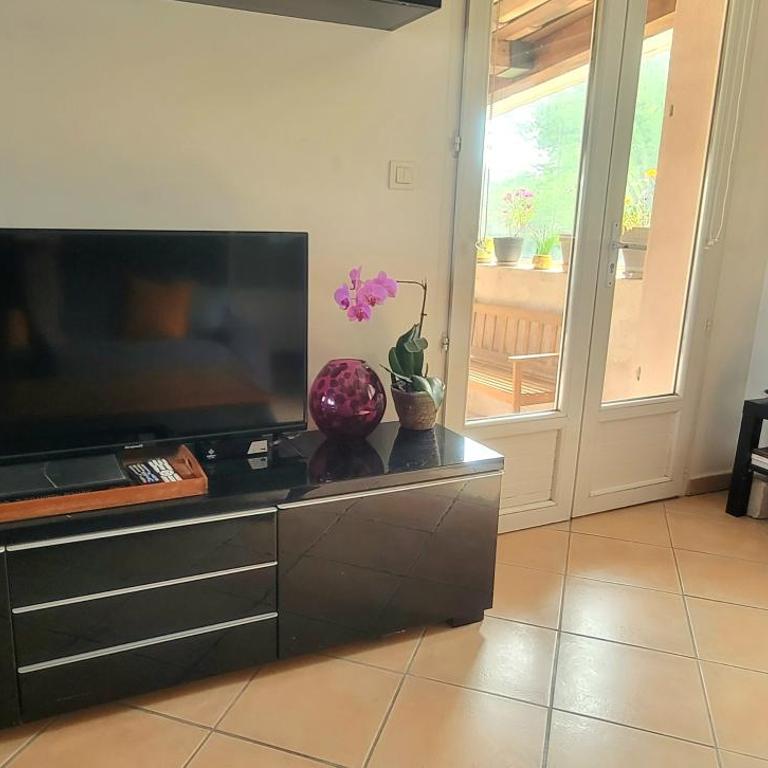 Appartement au calme à 5min du centre d'Aix-en-Provence avec terrasse vue sur jardin & parking privé - Apartment mit 1 Schlafzimmer - 7