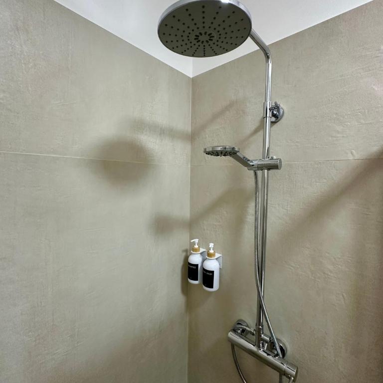 Lu Chiapparu B&B - Camera Matrimoniale con Bagno Privato - 9