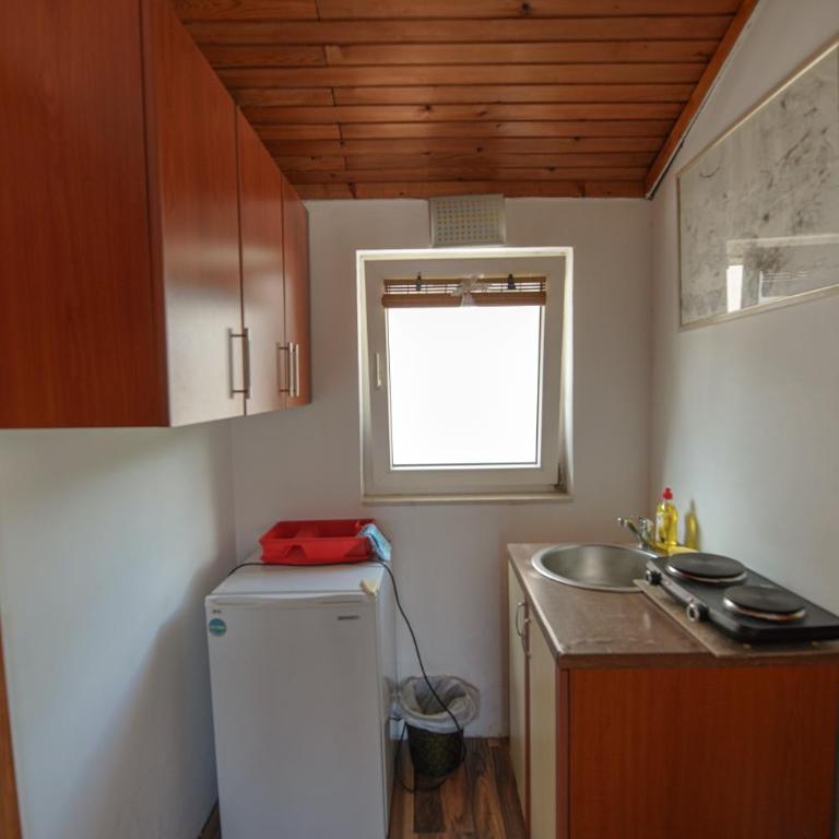 LaRos Apt - Two-Bedroom Apartment with Sea View - 9