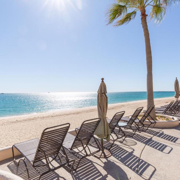 Barefoot @ Sea Retreat Stunning Oceanfront Condo - Maison de Vacances - 28