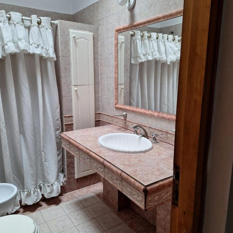 Casa centrica en San rafael mendoza - Three-Bedroom House - 7