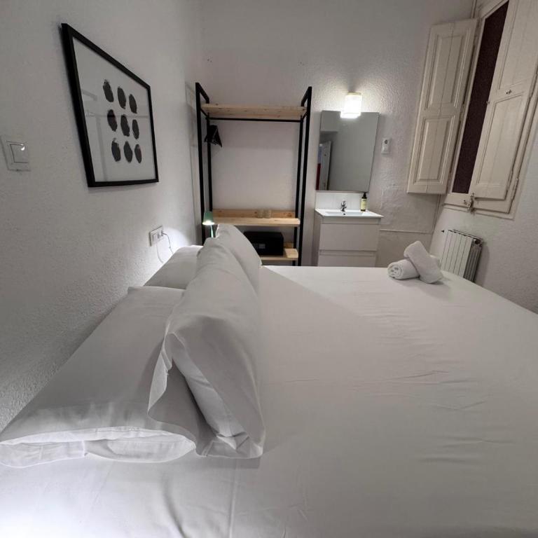 Calma House Barcelona - Double Room with Shared Bathroom - 5