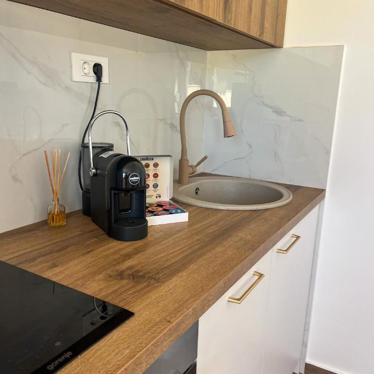 Azzure Apartment - One-Bedroom Apartment with Sea View - 9