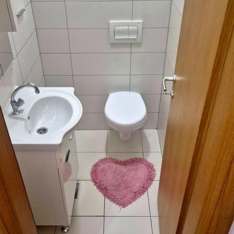 Mostar Family Nest - Two-Bedroom Apartment with Balcony - 17