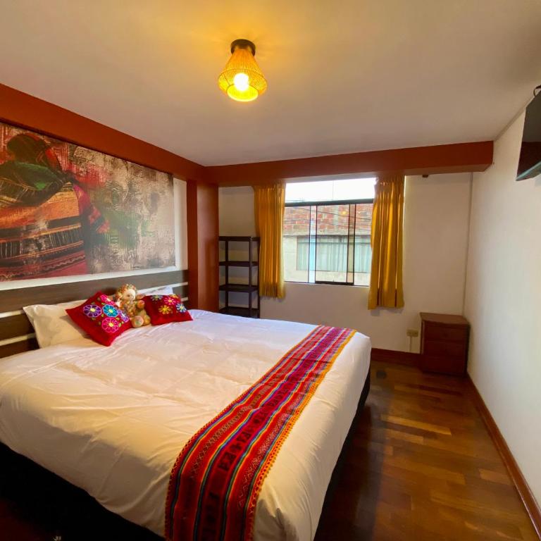 Mirador All Sur - Habitación con cama extragrande y vistas a la montaña - 1