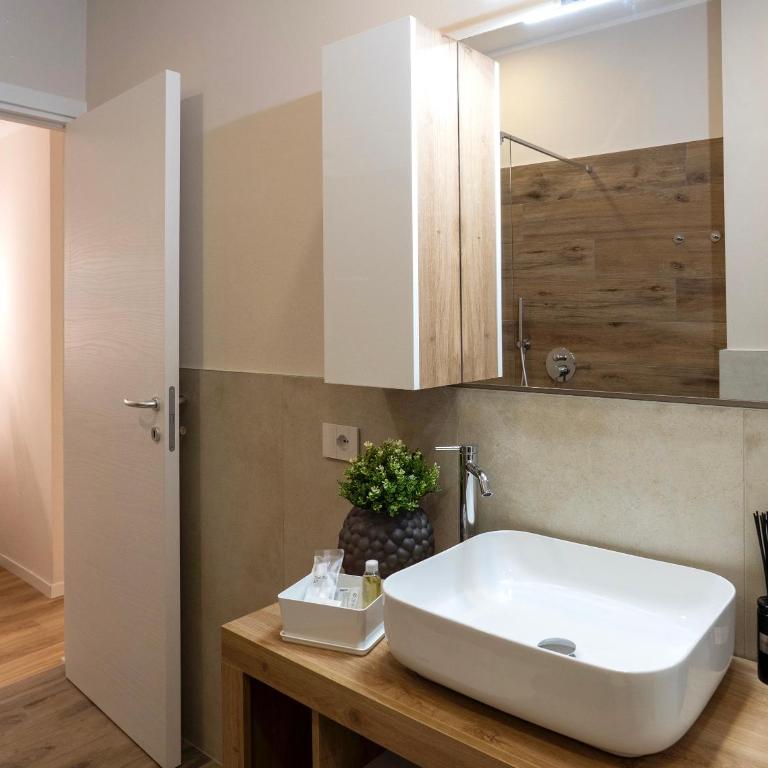 LECCO LAKE SUITE Dante 20 Balcony e Wi-Fi - Appartamento con 1 Camera da Letto - 22