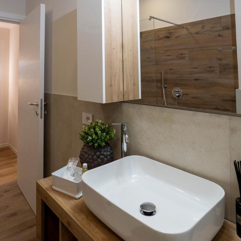 LECCO LAKE SUITE Dante 20 Balcony e Wi-Fi - Appartamento con 1 Camera da Letto - 24