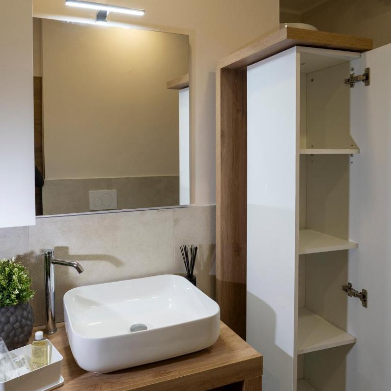 LECCO LAKE SUITE Dante 20 Balcony e Wi-Fi - Appartamento con 1 Camera da Letto - 23