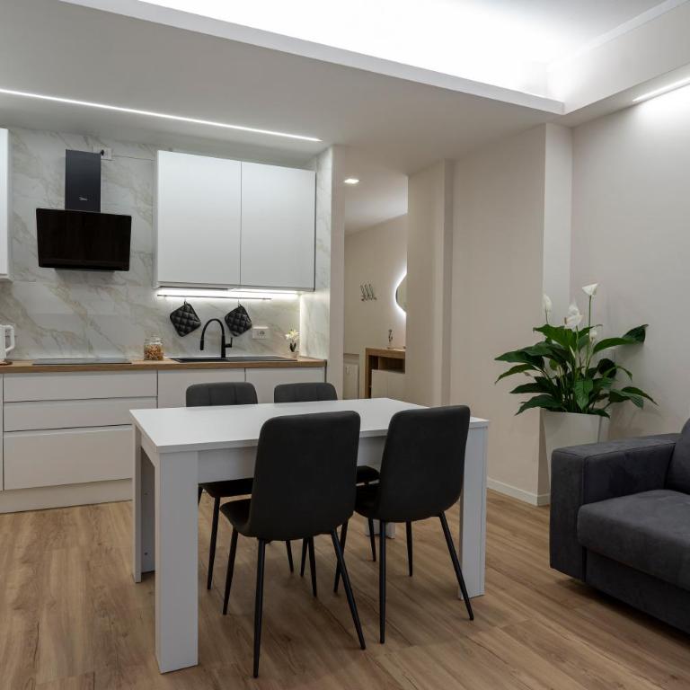 LECCO LAKE SUITE Dante 20 Balcony e Wi-Fi - Appartamento con 1 Camera da Letto - 3