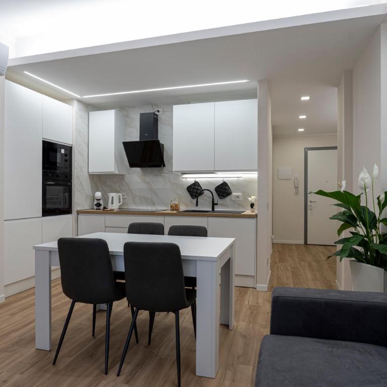 LECCO LAKE SUITE Dante 20 Balcony e Wi-Fi - Appartamento con 1 Camera da Letto - 2