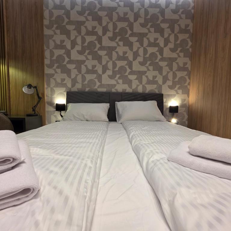 Ferhadija Living APARTMENTS - Deluxe Studio - 11