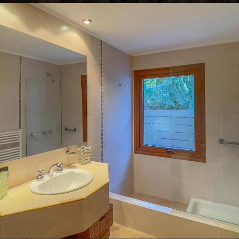 Casona en Barrio Privado Villa la Angostura - One-Bedroom House - 11