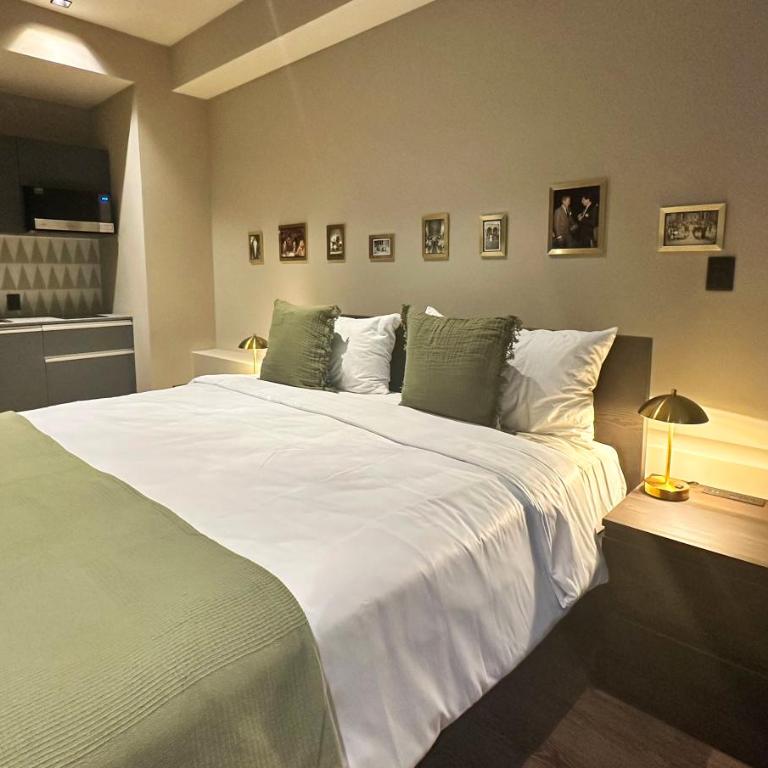 Colony Residences & Suites - King Suite - 7