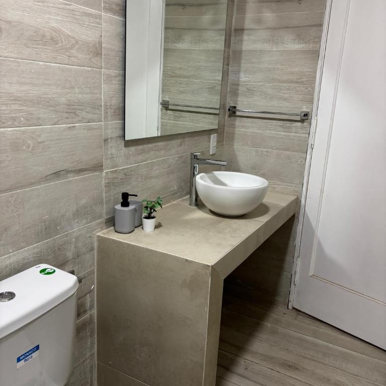 Depto 2 dormitorios a 5 min Parque San Martin - Apartamento de 2 dormitorios - 4