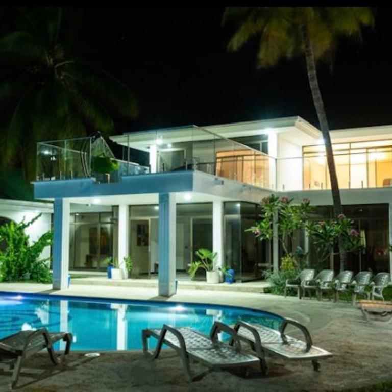 ESPECTACULAR CASA QUINTA en RENTA VILLA EN GIRARDOT PEÑON PISCINA PRIVADA!!! - Villa - 35