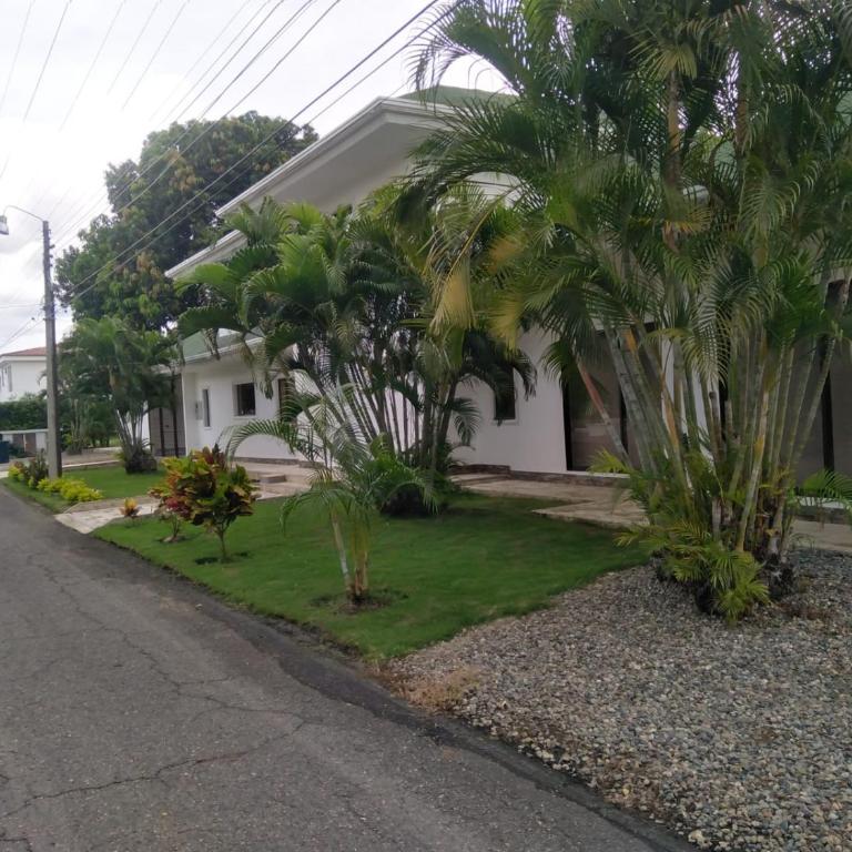 ESPECTACULAR CASA QUINTA en RENTA VILLA EN GIRARDOT PEÑON PISCINA PRIVADA!!! - Villa - 37