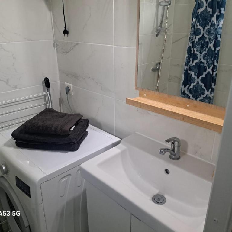 Maison T3 clim bus C3 proche centre terrasse - Two-Bedroom House - 5