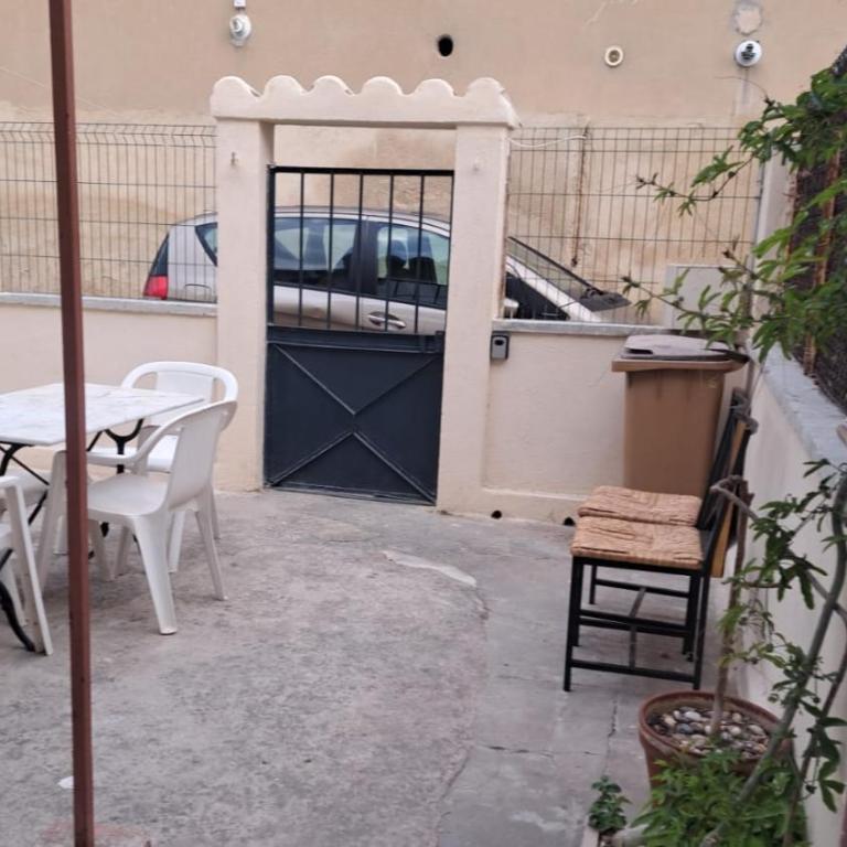 Maison T3 clim bus C3 proche centre terrasse - Two-Bedroom House - 3