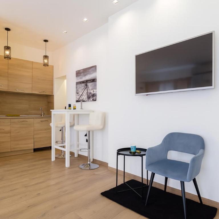 Central Belgrade Apartments LUX - King Suite with Balcony - 3