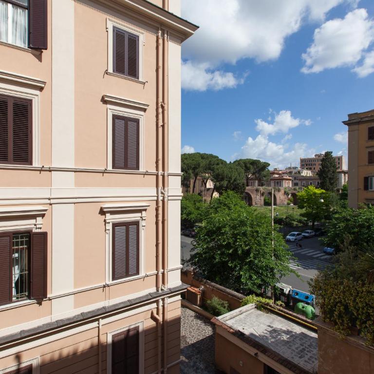 A+ Bed and Breakfast - Double Room with Private External Bathroom - 11