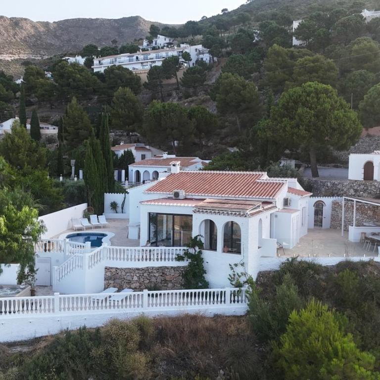 NEW villa - luxury, views, hot tub, pool, 8 plus sofabed - Villa con vistas al mar - 2