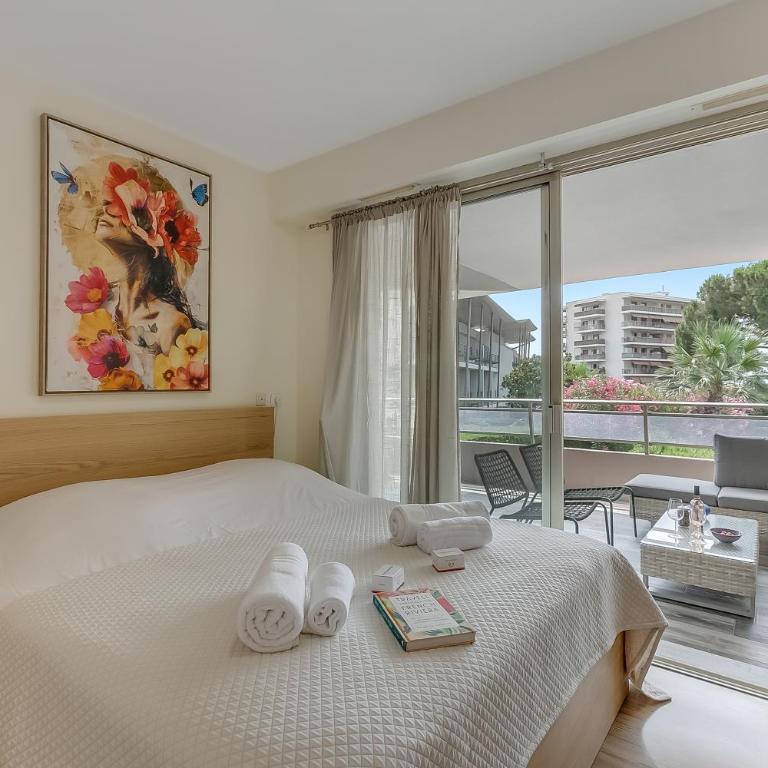 Studio Near Beach, Sea View & Garage - Happy Rentals - Studio with Terrace - 5