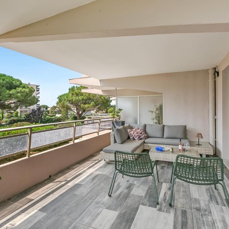 Studio Near Beach, Sea View & Garage - Happy Rentals - Studio with Terrace - 10