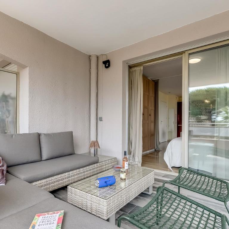Studio Near Beach, Sea View & Garage - Happy Rentals - Studio with Terrace - 11