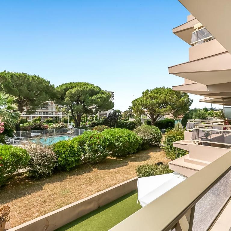 Studio Near Beach, Sea View & Garage - Happy Rentals - Studio with Terrace - 12
