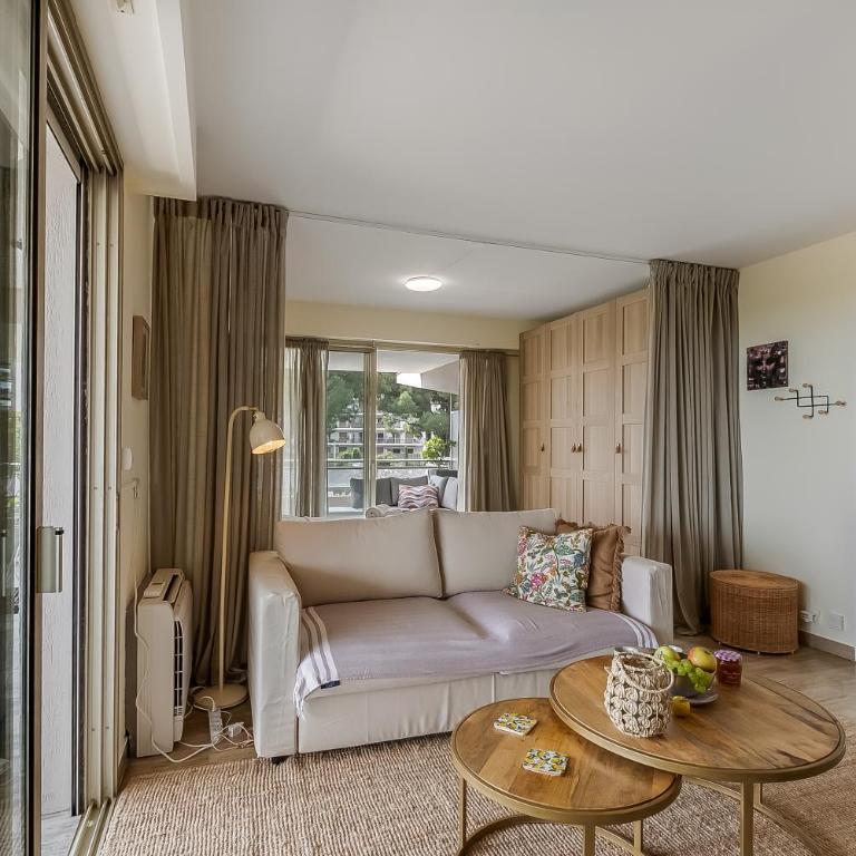 Studio Near Beach, Sea View & Garage - Happy Rentals - Studio with Terrace - 16