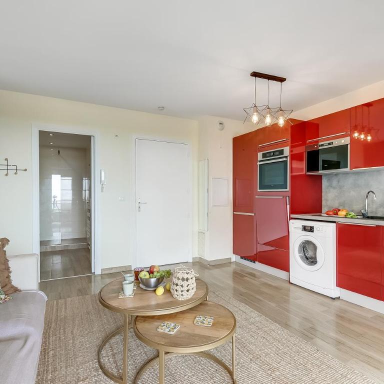 Studio Near Beach, Sea View & Garage - Happy Rentals - Studio with Terrace - 18