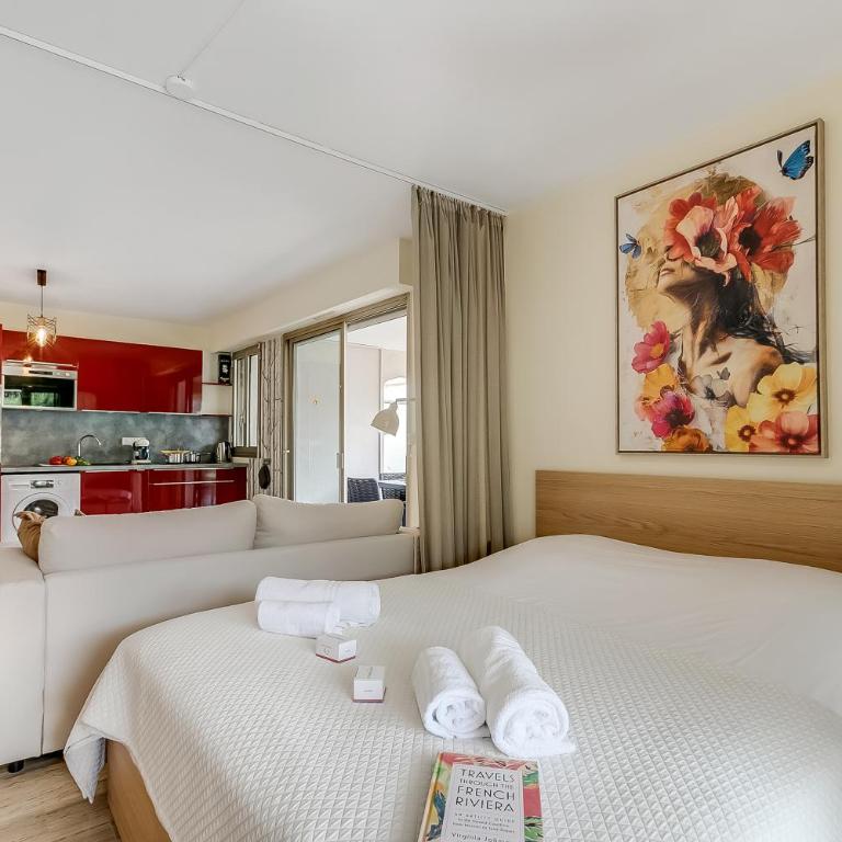 Studio Near Beach, Sea View & Garage - Happy Rentals - Studio with Terrace - 20
