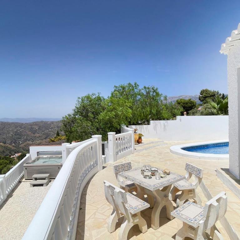 NEW villa - luxury, views, hot tub, pool, 8 plus sofabed - Villa con vistas al mar - 16