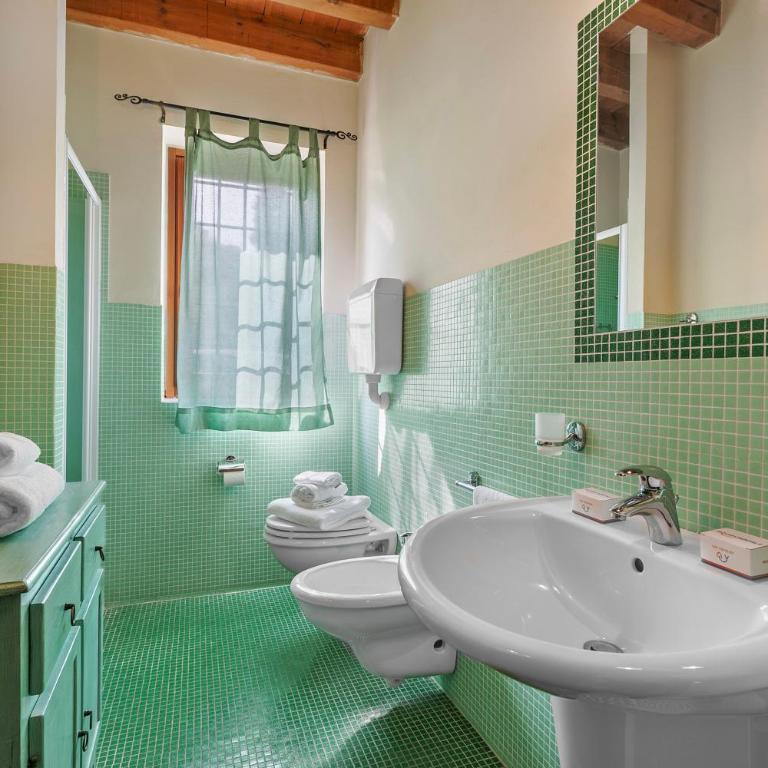 Agriturismo Cascina Crocelle - Lake View and Heated Pool - Two-bedroom apartment with Shared Garden - 8