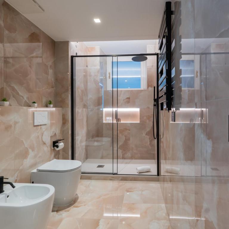 Luna Stay - Deluxe Triple Room - 9