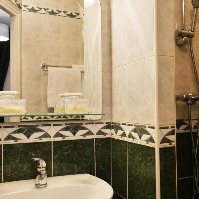 Hôtel Avenir Jonquière - Chambre Simple avec Salle de Bains Privative - 5