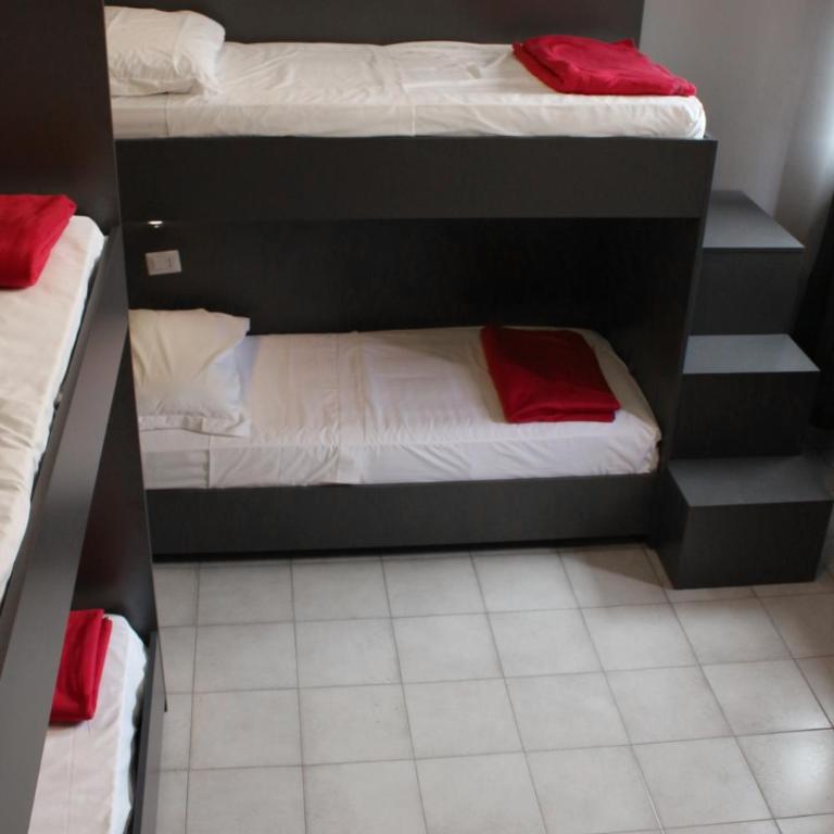 NEW GENERATION HOSTEL Navigli Milano - Posto Letto in Dormitorio Misto con 6 Letti - 3