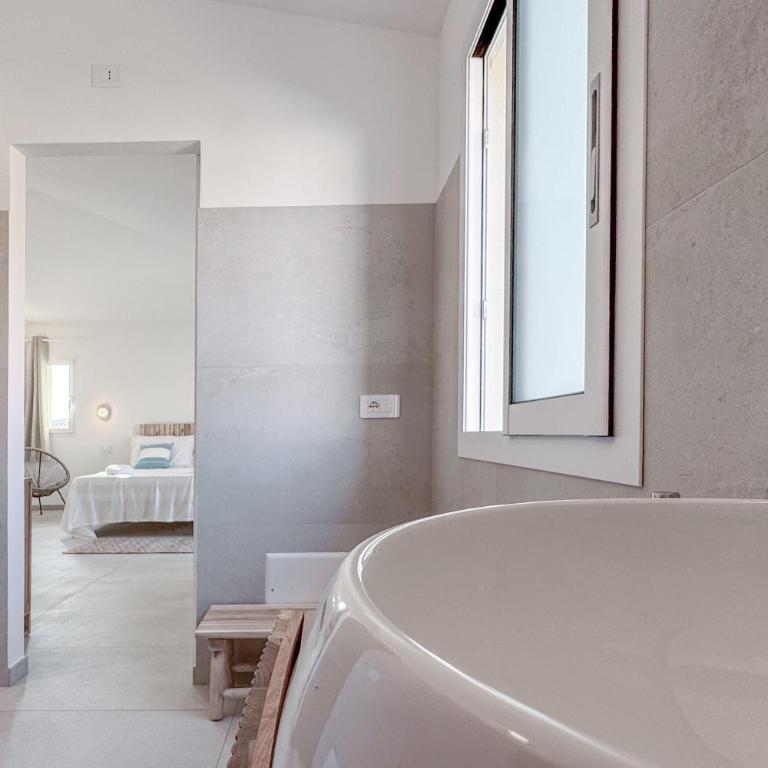 Petra Maris Luxury Rooms - Camera Matrimoniale Deluxe con Balcone - 6