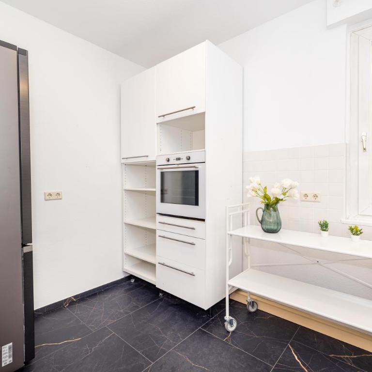 Central Apartments with private parking lot - Apartment 4 with 2 bedrooms and a terrace - 7