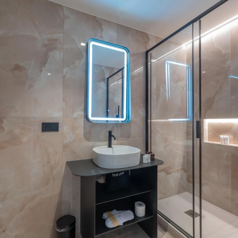 Luna Stay - Triple Room with City View - 8