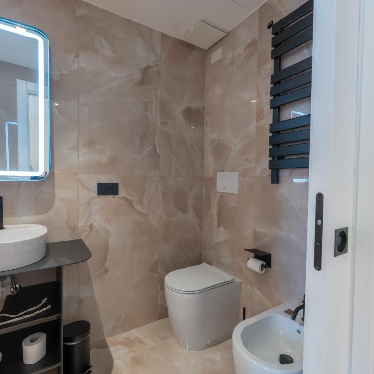 Luna Stay - Triple Room with City View - 10