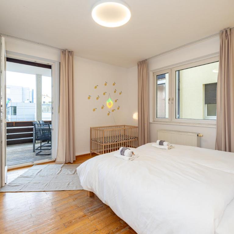 Central Apartments with private parking lot - Apartment 4 with 2 bedrooms and a terrace - 24