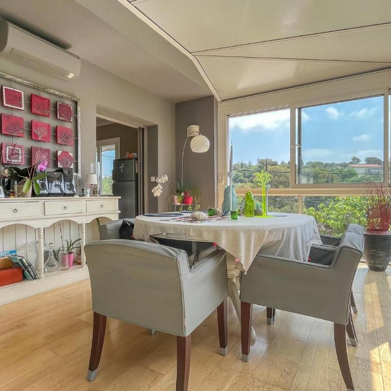 Villa Piscine Et Jacuzzi - Three-Bedroom Vacation Home - 4